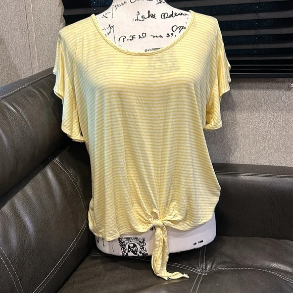 KIM & CAMI Women’s‎ Striped Tie Front Flutter Sleeve Tee. Size Medium - Picture 2 of 8